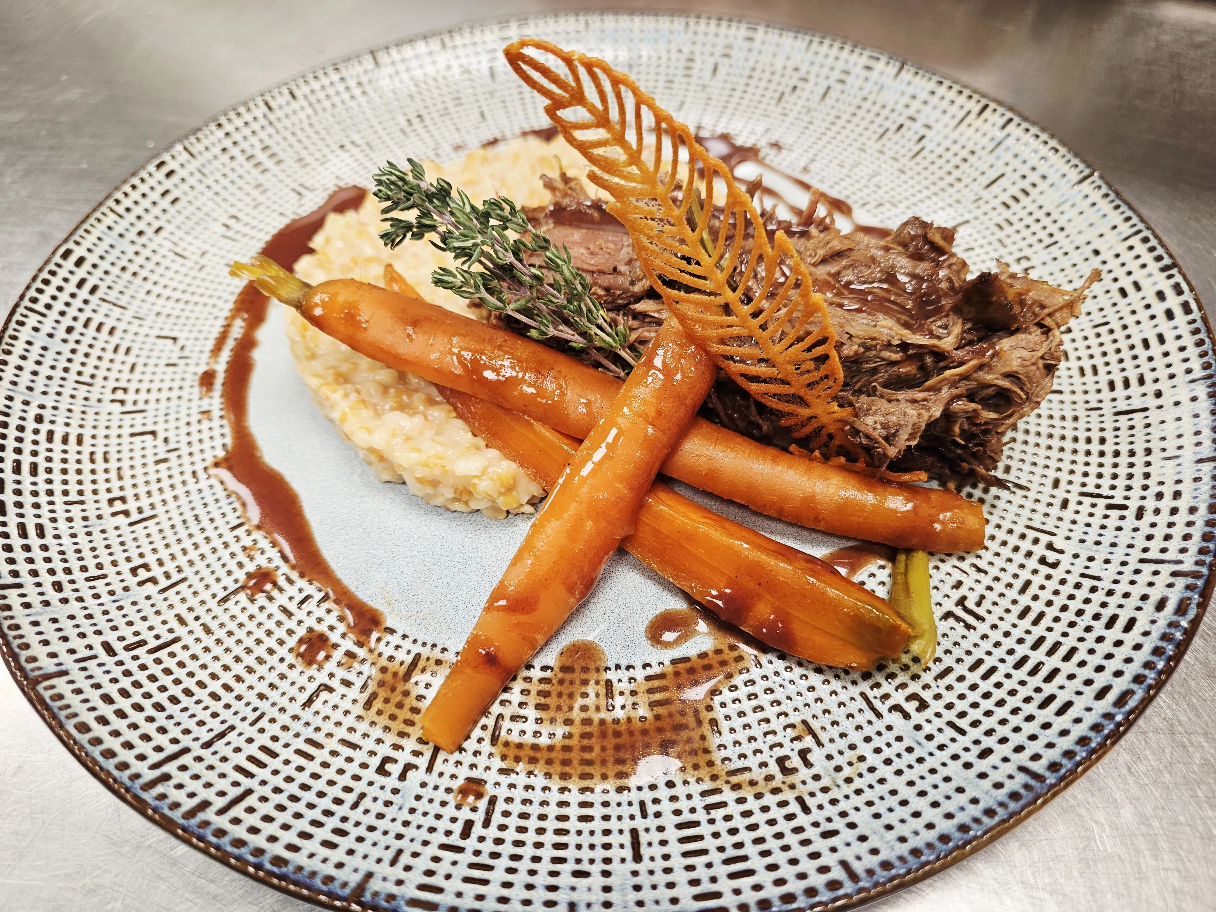 chef cuisinier attentif &agrave; Saint-Dionisy